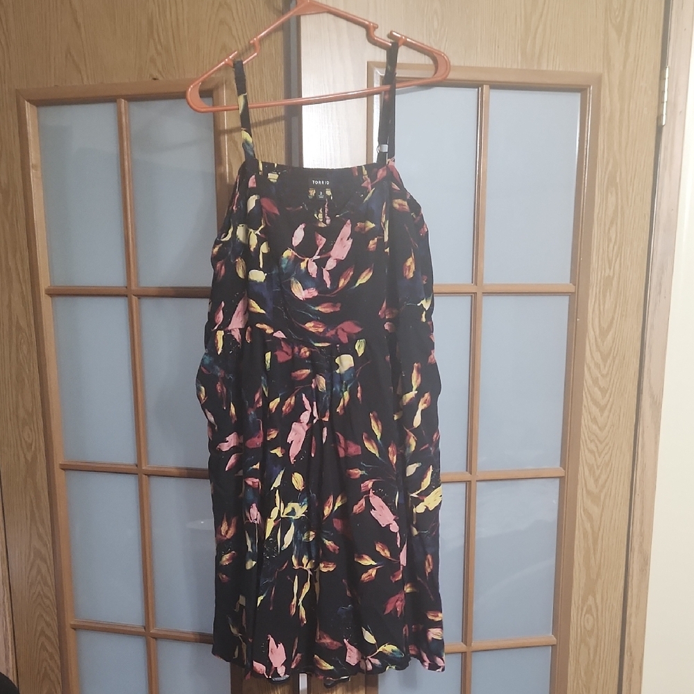 Torrid Black With Colorful Floral Leaf Pattern Dress Size 2X